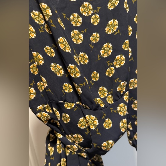 LOFT Navy Daisy Wrap Top - Picture 5 of 9